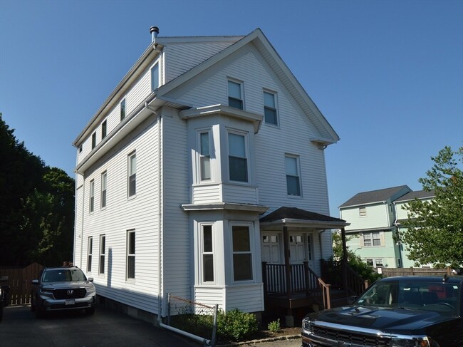 Building Photo - 14 Roundy St Unit 1