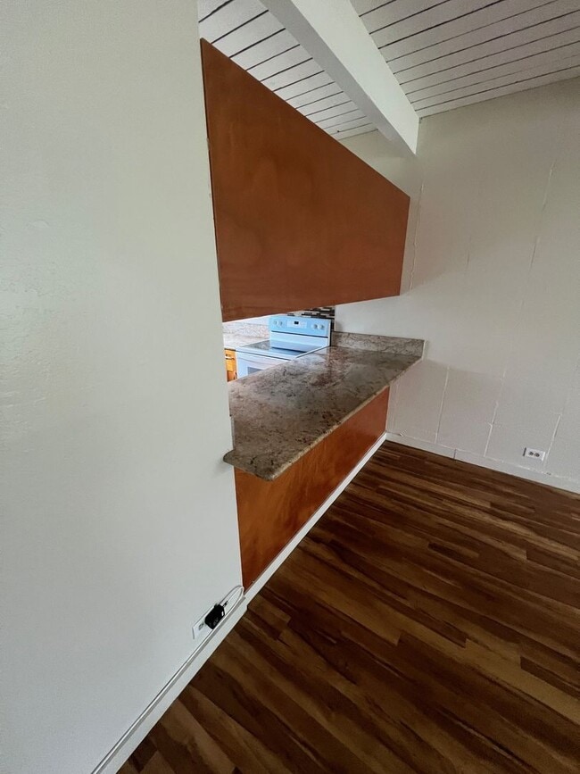 Photo - 2-bed 2-bath 1- parking Tropic Gardens Town House for rent!