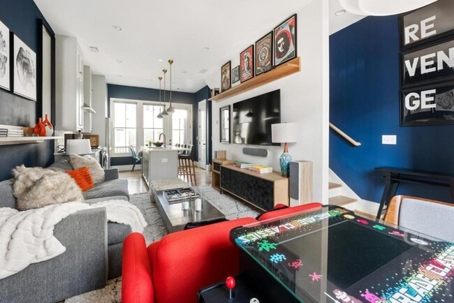 Photo - 691 Fraser St SE