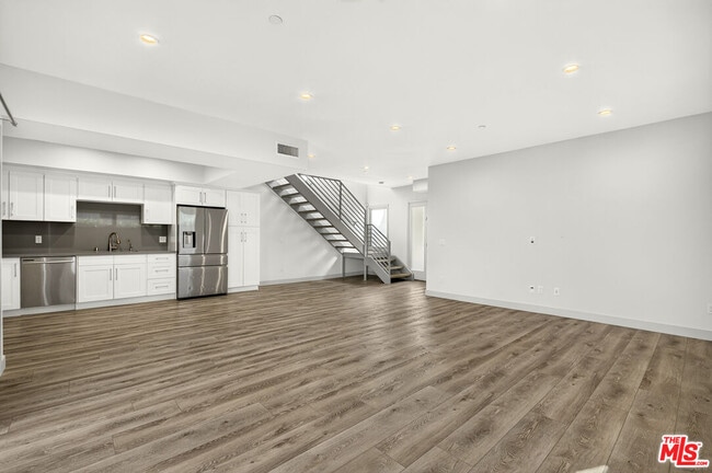 440 Palm Dr Unit 4