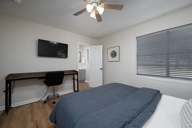 Photo - 1528 E Devine St