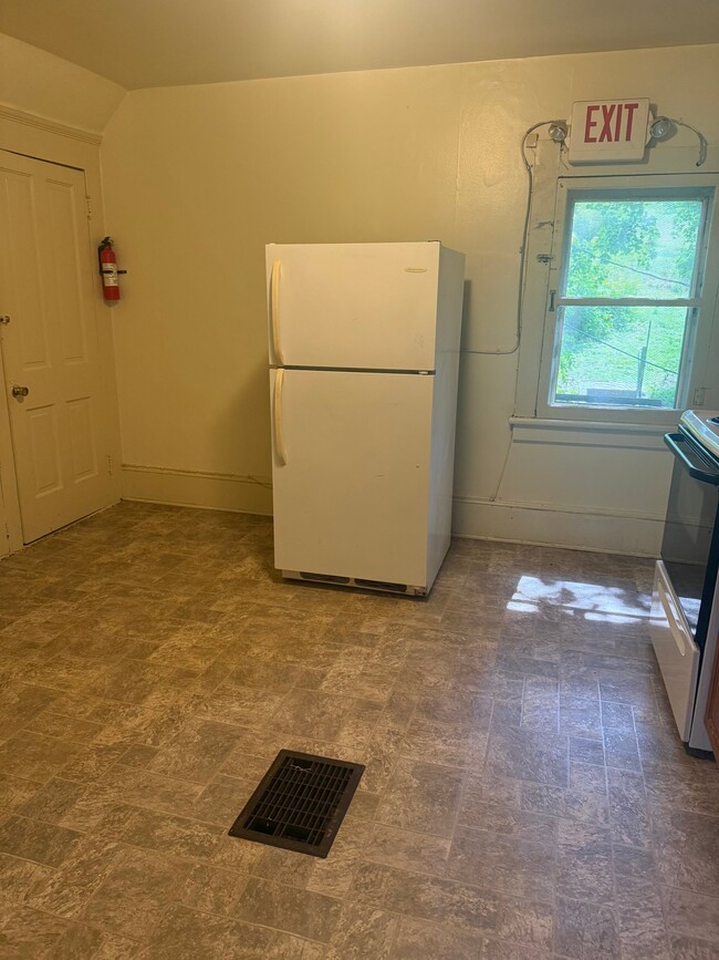 Photo - 239 N Thomas St