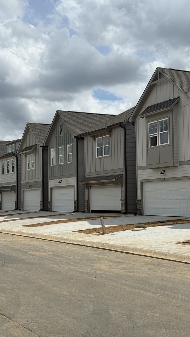 Building Photo - 299 Summit Dr W