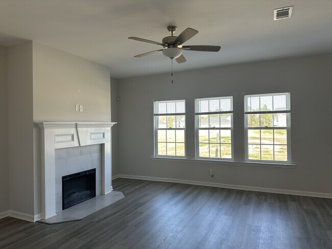 Photo - 96 Deerfield Dr NE