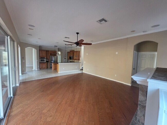 Photo - Beautiful and Spacious