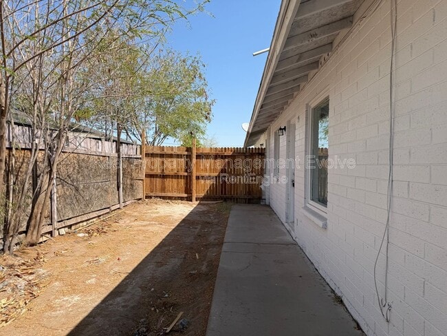 Photo - 3223 W Madison St Unidad 4