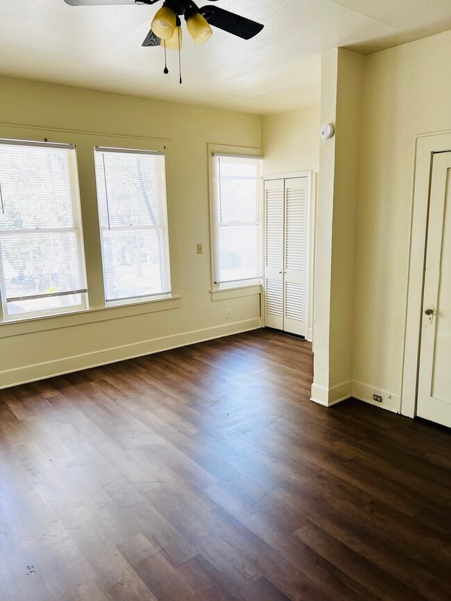 Photo - 605 Merrick St