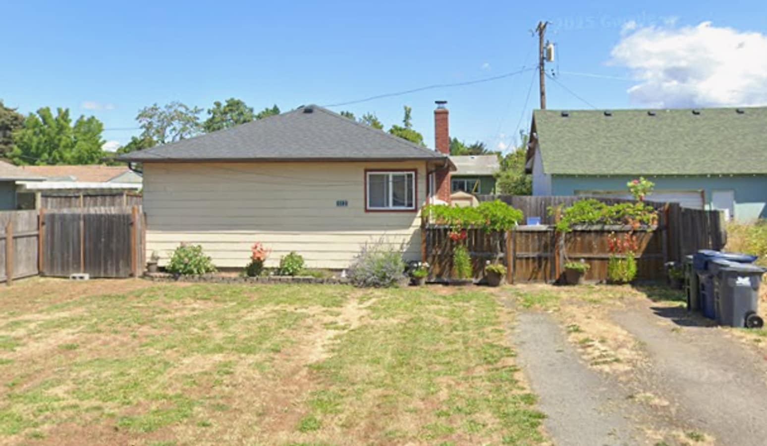 Charming 2 Bed / 1 Bath Home with Fenced Yard in Springfield! - Charming 2 Bed / 1 Bath Home with Fenced Yard in Springfield!