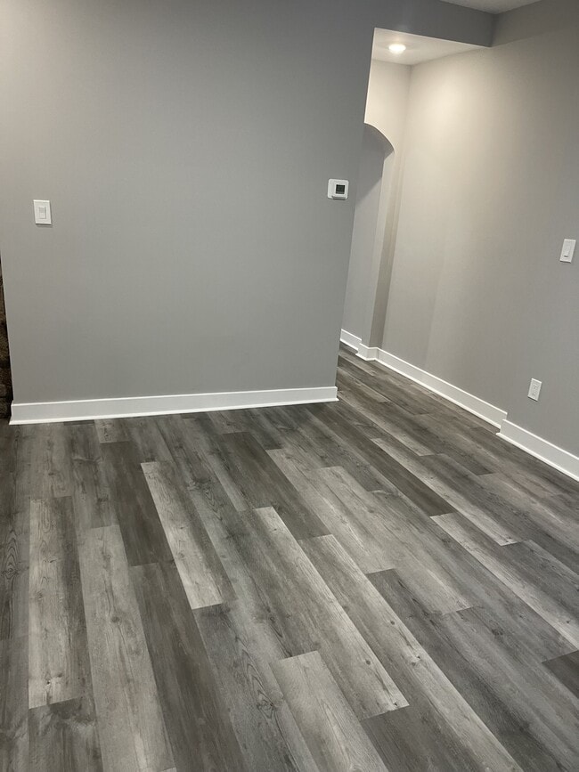 Photo - 816 W 6th St