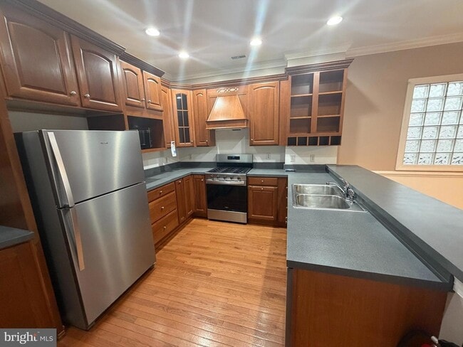 Photo - 107 N High St