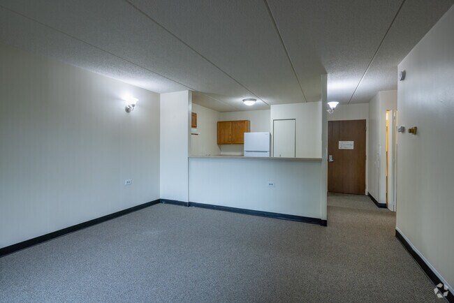 1BR, 1BA - 625SF - Dining Room and Living Room