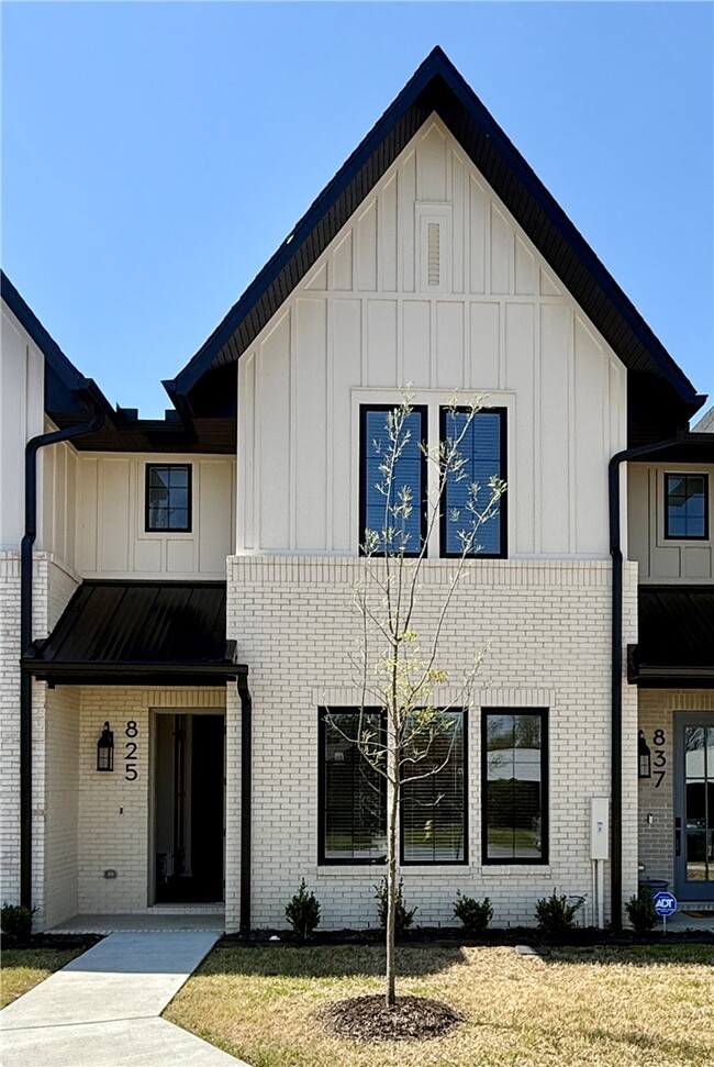 Building Photo - 825 NW 14th St