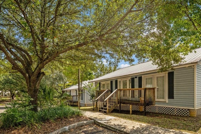 2266 Magnolia Cir Unit 1
