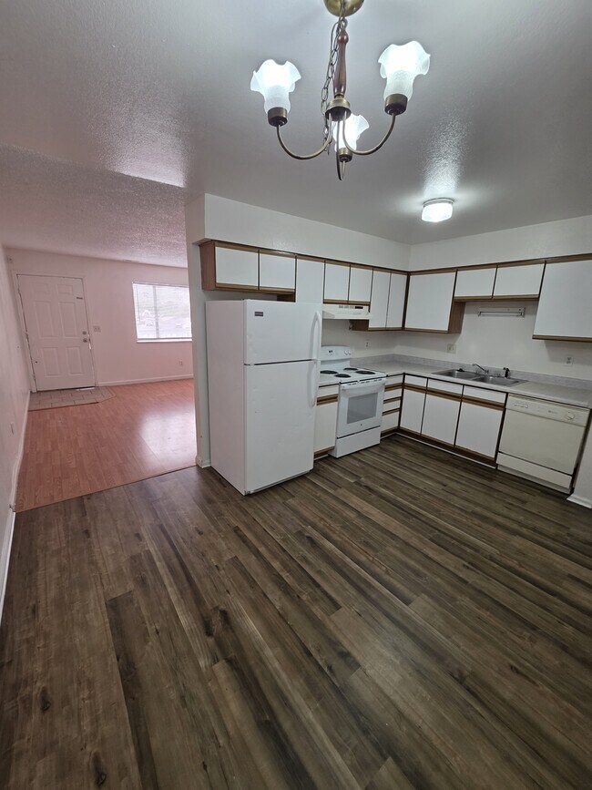 Photo - 987 Iowa Ave Unit C