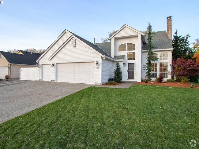 Building Photo - Beautiful Custom Home