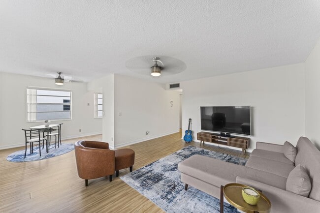 Building Photo - 230 Normandy E Unit 230 Normandy E Delray Rental