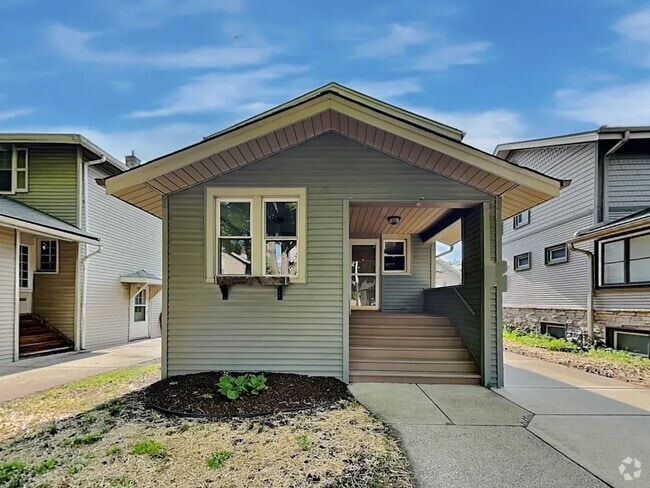 Building Photo - 860 Carpenter Ave Rental