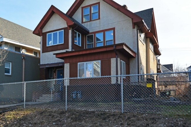 Building Photo - 3029-3031 Chicago Ave Unit 3029 (Up)