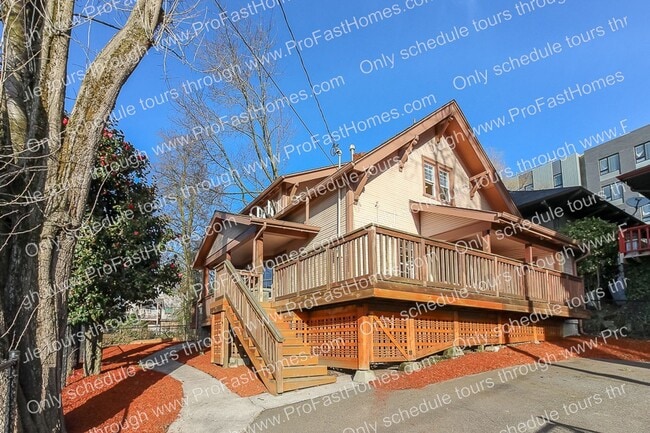 Building Photo - 3232 N Michigan Ave