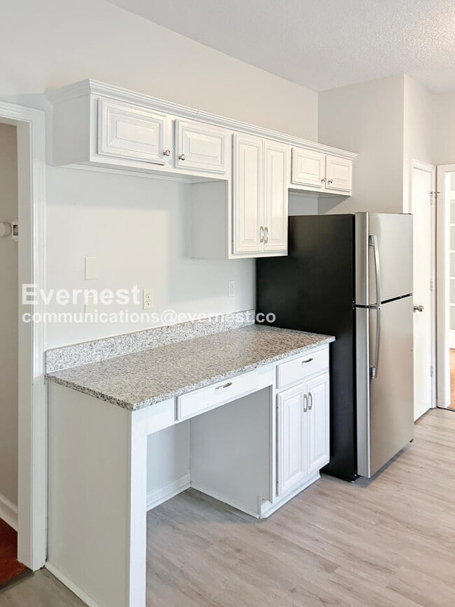 Photo - 2904 Pinetree St