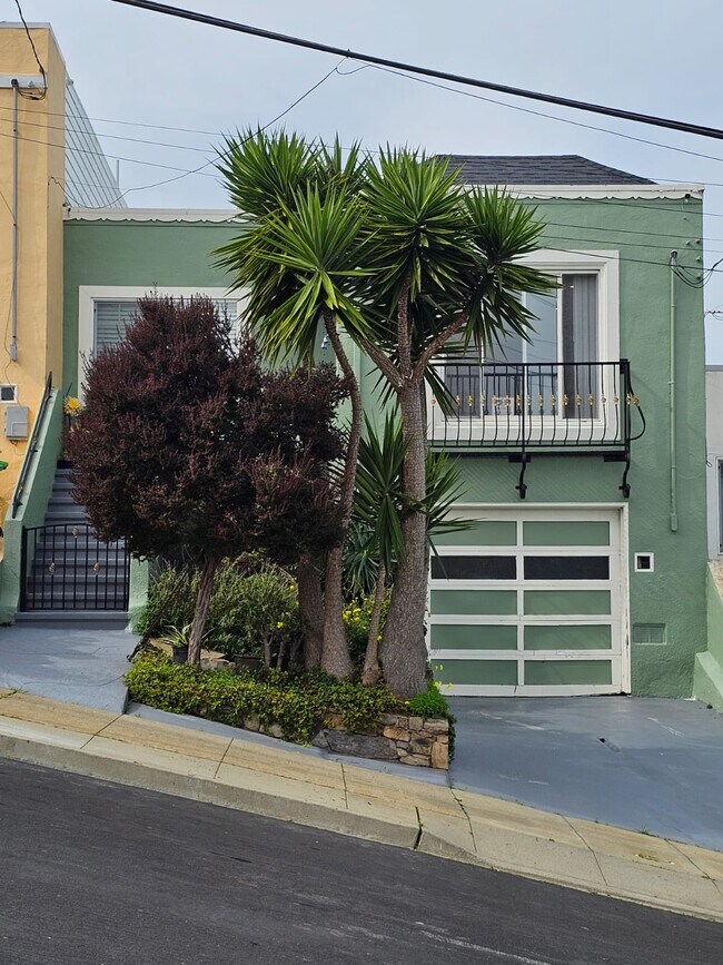 Photo - 478 Oriente St