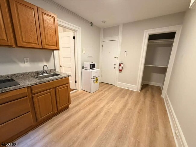 613 Bloomfield Ave Unit 2B