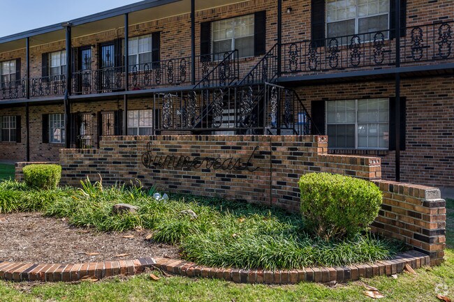 Building Photo - The Summereast Rental
