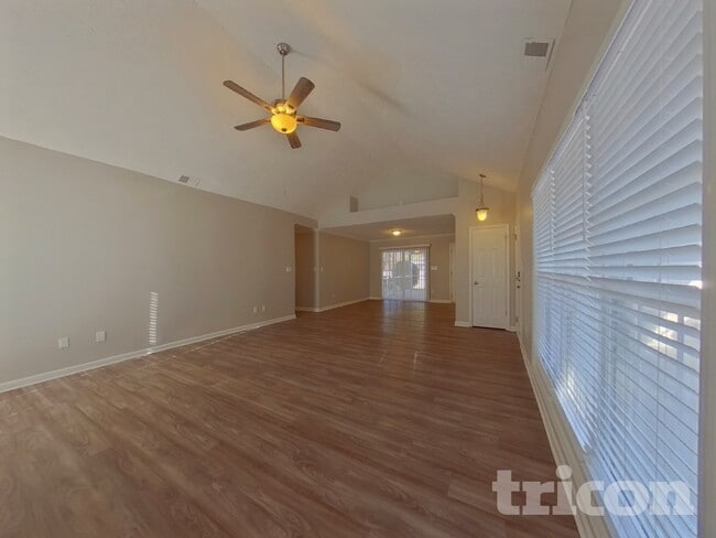 Photo - 171 Trillium Rd