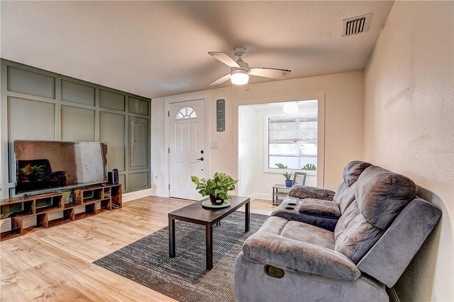 Photo - Cozy, Cute 3 bedroom 1 bath