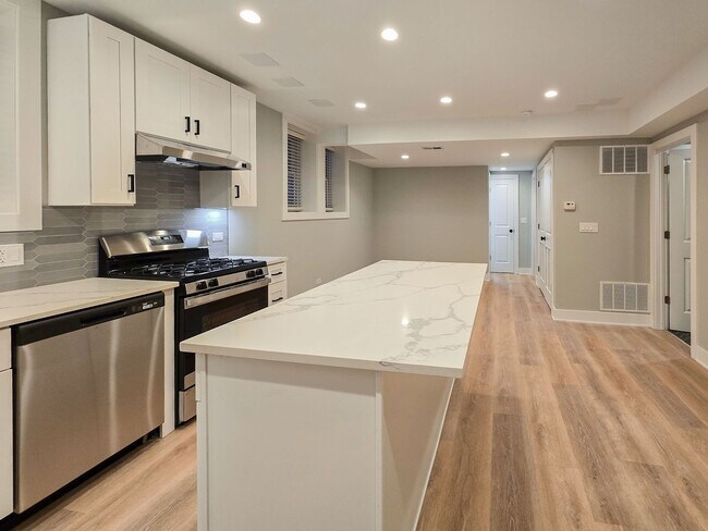 Photo - 4838 N Wolcott Ave Unit GDN