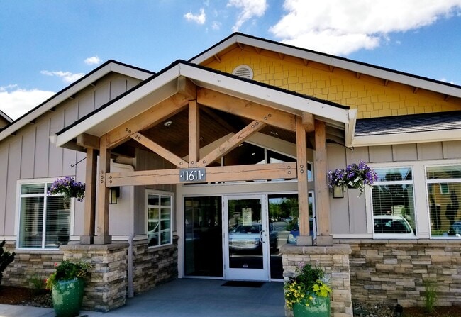 Clubhouse Entrance - Four Seasons Central Rental