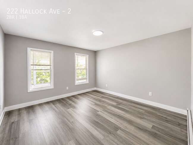 Photo - 222 Hallock Ave Unit 2