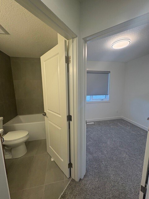 Photo - Showing now booking - 920 35 Street SE Calgary- May Occupancy Unité A