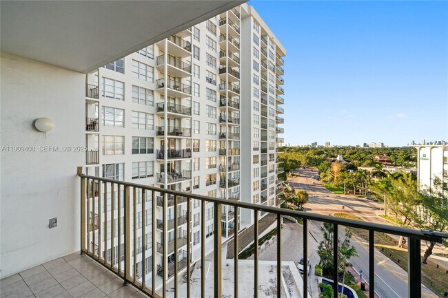 Photo - 4101 Pine Tree Dr Unit 802