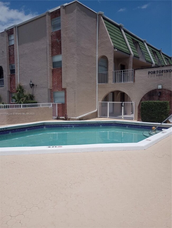 Photo - 1100 SE 4th Ave Condo Unit 18