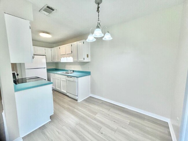 Photo - 9345 Chisholm Rd