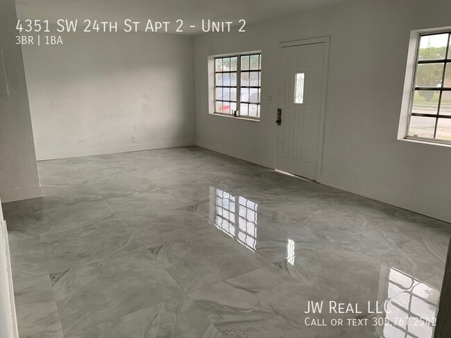 Photo - 4351 SW 24th St Unidad 2