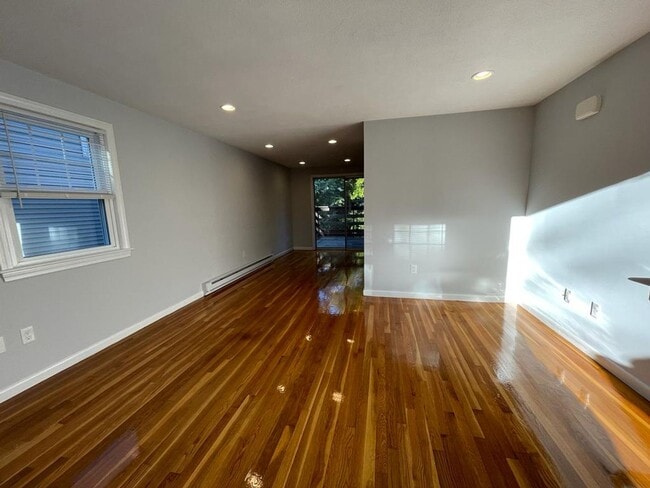 19-21-21 Orient Ave Unit 21
