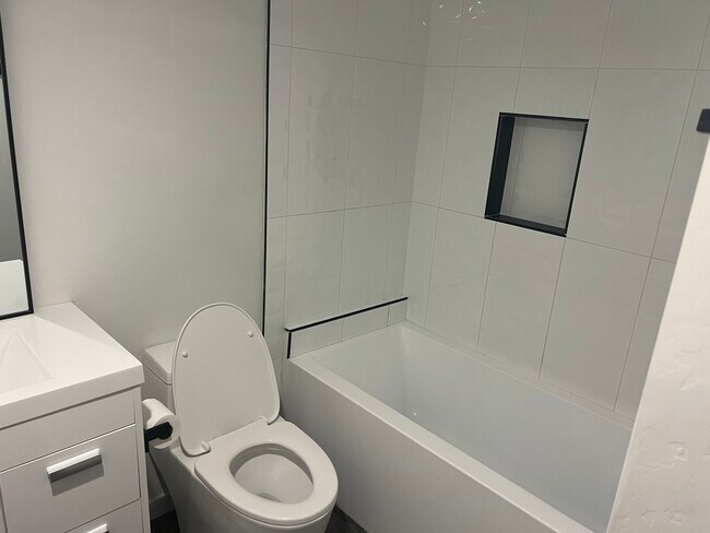 Photo - 233 E Center St