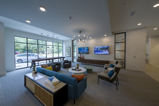 Lofts at Murray Hill Apartments |Resident Lounge - Lofts at Murray Hill