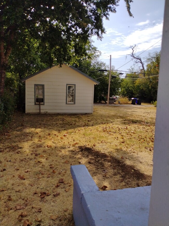 414 N Main St