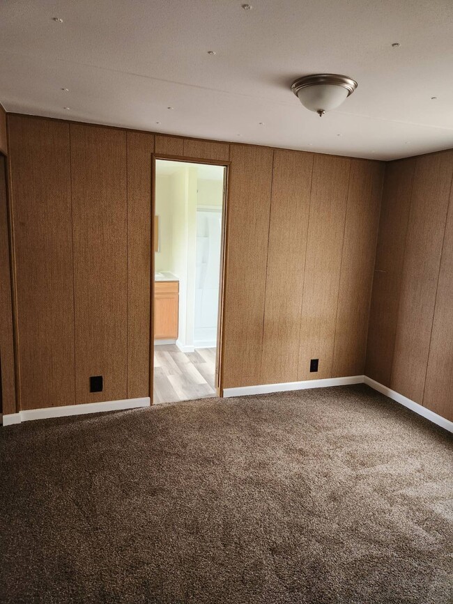 Photo - 908 Bernard Ln