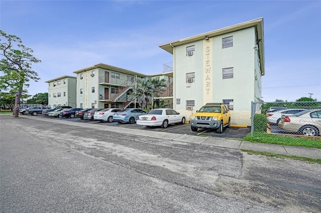 Building Photo - 14100 NW 24th Ct Unit 203