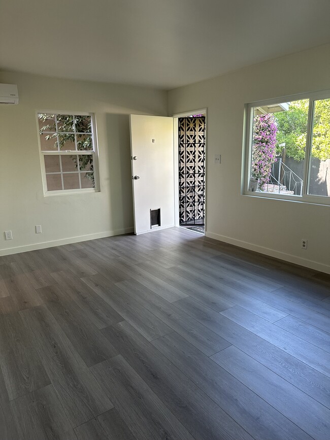 Photo - 205 W Palmer Ave