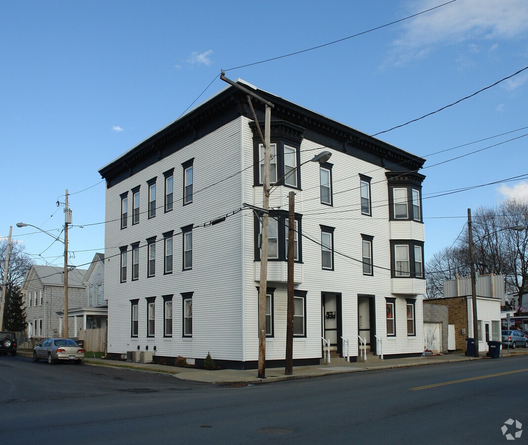 Photo - 121 Ontario St