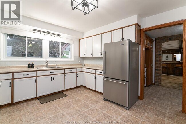 Photo - 1174 Heritage Rd