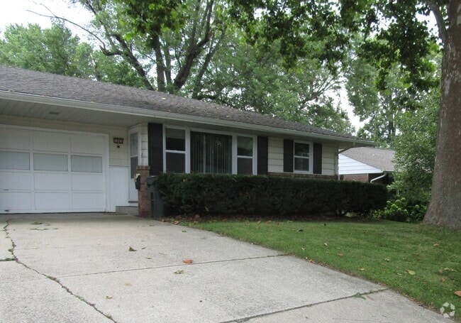 Building Photo - 1003 E McHenry St Rental