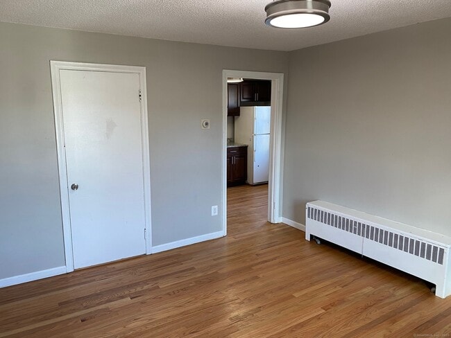 Building Photo - 1 Divinity St Unit 3E Rental
