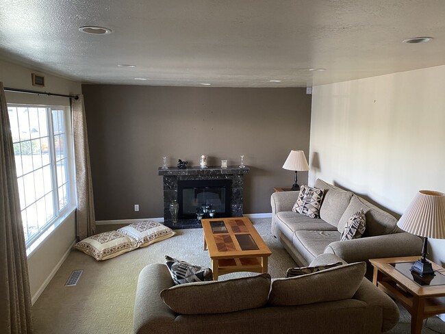 Living Room - 38053 Miller Pl House