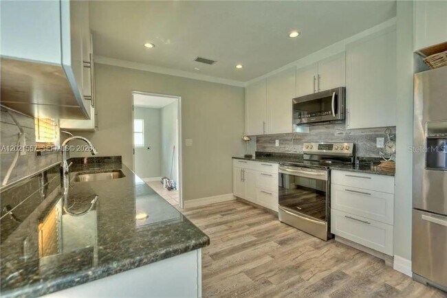 5321-5323 3rd Ave W